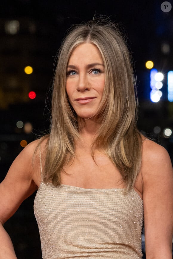 Les 200 invités ont été triés sur le volet et parmi eux, on pouvait retrouver plusieurs amis de l'actrice rencontrés sur le tournage de la série Friends.
Jennifer Aniston à la première de Murder Mystery II Passerelle Debilly à Paris, le 16 mars 2023.