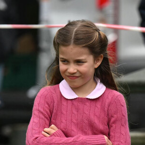 Un message complété par sa fille, qui leur a souhaité bonne chance.
La princesse Charlotte de Galles - Le prince et la princesse de Galles, accompagnés de leurs enfants, participent à la journée du bénévolat "Big Help Out" à Slough, le 8 mai 2023. Cet événement, invitant les Britanniques à effectuer des actions caritatives, marque le point final des festivités du couronnement du roi d'Angleterre et de la reine consort, célébré le 6 mai 2023 à l'abbaye de Westminster à Londres. 