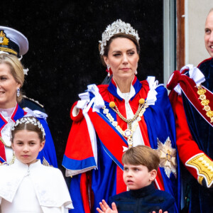 Sophie, duchesse d'Edimbourg, la princesse Charlotte de Galles, le prince Louis de Galles, le prince William, prince de Galles, et Catherine (Kate) Middleton, princesse de Galles, - La famille royale britannique salue la foule sur le balcon du palais de Buckingham lors de la cérémonie de couronnement du roi d'Angleterre à Londres le 5 mai 2023. 
