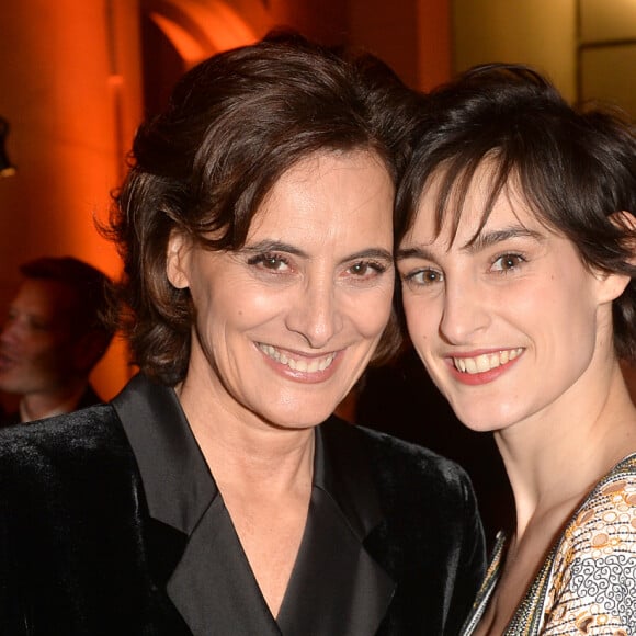 Nine d'Urso, la fille d'Inès de la Fressange, métamorphosée pour un photoshoot.
Inès de La Fressange et sa fille Nine d'Urso au dîner de gala international de la mode, à l'occasion de la réouverture des galeries de la Mode avec l'exposition "Harper's Bazaar, premier magazine de mode" au musée des arts décoratifs à Paris, France, en marge de la semaine de la mode prêt-à-porter automne-hiver 2020/2021. © Veeren-Clovis/Bestimage