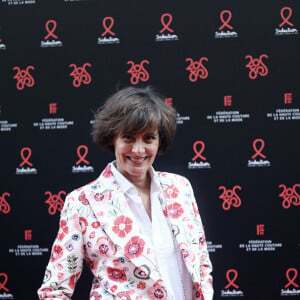 Inès de la Fressange - Photocall de la 20ème édition du dîner de la Mode du Sidaction, "Annees Palace" au Pavillon Cambon Capucines à Paris le 6 juillet 2023. Ce dîner signe la clôture des défilés de la Semaine de la Haute Couture à Paris. © Rachid Bellak/Bestimage 