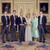 Le prince Charles avec Harry et William, pose aux côtés de Camilla Parker Bowles et ses deux enfants, Laura et Tom.