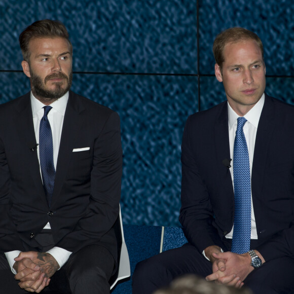 Le prince William et David Beckham au coeur d'une polémique
 
Le prince William et David Beckham réunis pour le lancement de la campagne United for Wildlife au Google Town hall de Londres.