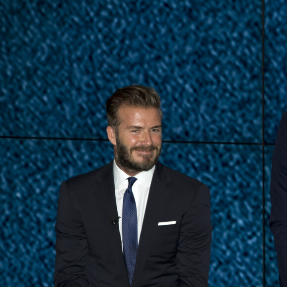 Pour eux, cela montre qu'il est encore "considéré comme mal venu et même repoussant que des garçons puissent avoir des modèles féminins ou qu'ils puissent encourager une équipe féminine"
 
Le prince William et David Beckham réunis pour le lancement de la campagne United for Wildlife au Google Town hall de Londres le 9 juin 2014
