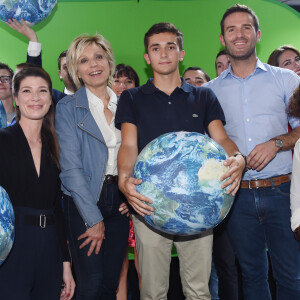 Chloé Nabédian (France 2). Evelyne Dhéliat (TF1), Dorian Da Silva (gagnant du concours de présentateur météo amateur "Meteo's Got Talent"), Marc Hay (BFMTV) et Cécile Djunga (TV5 Monde) - 15éme Forum international de la météo et du climat parainné par Y. Arthus-Bertrand à Paris le 3 juin 2018. © Giancarlo Gorassini/Bestimage