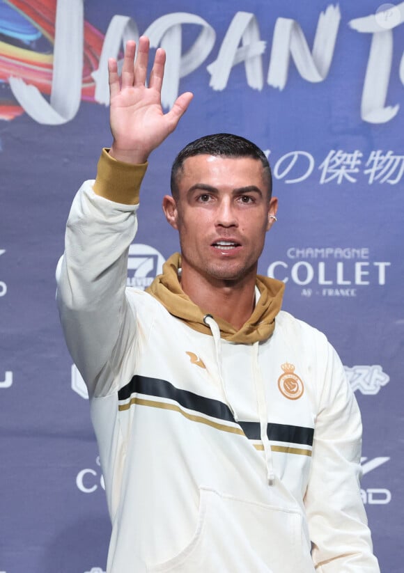 Une vidéo énormément commentée et beaucoup le félicite pour avoir suivi les coutumes locales

Cristiano Ronaldo à Osaka, au Japon. (photo by Yoshio Tsunoda/AFLO)