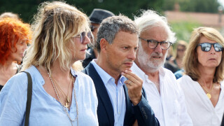 Obsèques de Gérard Leclerc : Marc-Olivier Fogiel, l'ex-femme de Julien Clerc et Nicolas Canteloup très émus