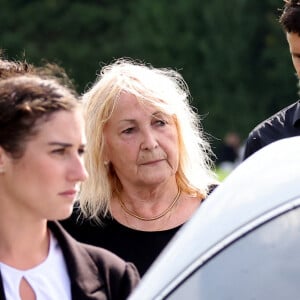 Julie Leclerc, femme du défunt aux obsèques civiles du journaliste Gérard Leclerc au cimetière des Trois-Moutiers à Loudun, dans la Vienne, France, le 24 août 2023; dont son père avait longtemps été le maire et où il avait lui-même siégé au conseil municipal. Le journaliste est mort dans un accident d'avion touristique qui s'est écrasé le 15 août. © Dominique Jacovides/Bestimage