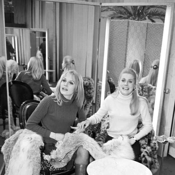 Archives - En France, à Paris, Françoise DORLEAC et sa soeur Catherine DENEUVE. Le 8 mars 1967 © Michel Ristroph via Bestimage 