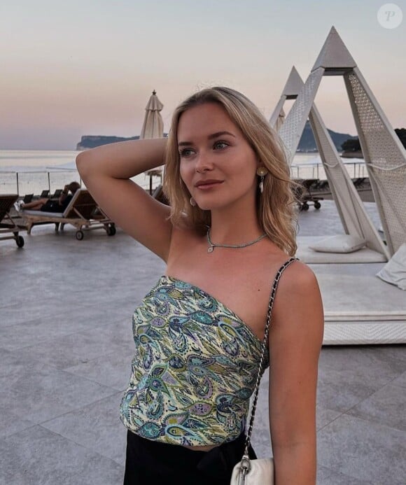 Sa fille Ivana, elle, a posé ses valises en Grèce.
Photo d'Ivana Cauet relayée sur Instagram.