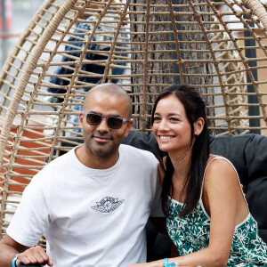 Tony Parker et sa compagne Alizé Lim au village lors des Internationaux de France de tennis de Roland Garros 2023, à Paris, France, le 11 juin 2023. © Jacovides-Moreau/Bestimage