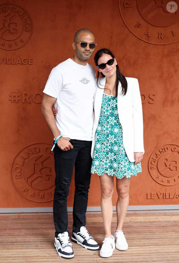 Tony Parker et sa compagne Alizé Lim au village lors des Internationaux de France de tennis de Roland Garros 2023, à Paris, France, le 11 juin 2023. © Jacovides-Moreau/Bestimage