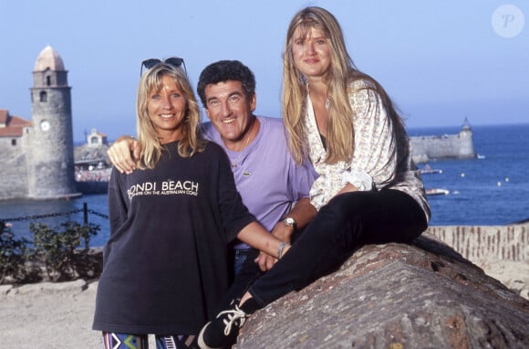 La jeune femme enchaîné les apparitions télévisuelles et a notammenté donné la réplique à Mimie Mathy dans Joséphine Ange Gardien.
Patrick Prejean en famille sa femme Liliane et sa fille Laura 1994 - Archive Portrait