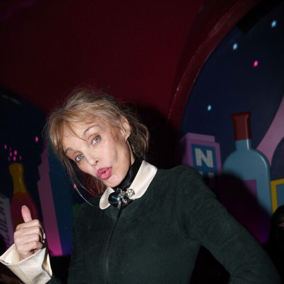 Exclusif - Arielle Dombasle - Première édition du "Prix littéraire Castel" chez Castel (club privé-restaurant) à Paris le 7 novembre 2022.  © Rachid Bellak/Bestimage 