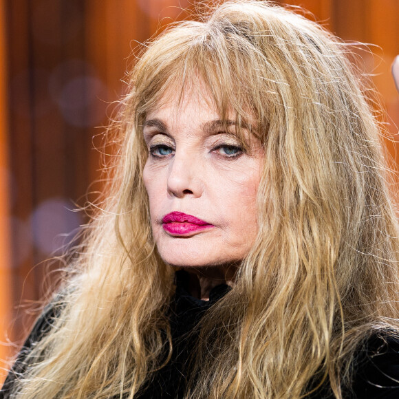 Exclusif - Arielle Dombasle - Jour 2 - Enregistrement de l'émission "La Fine Equipe : Le retour !" à Paris, diffusée le 14 janvier sur France 2. Le 4 novembre 2022 © Cyril Moreau-Tiziano Da Silva / Bestimage