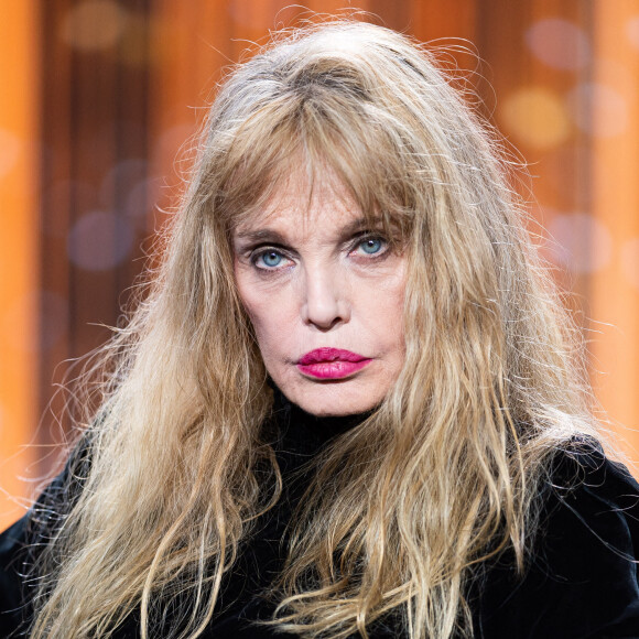 Exclusif - Arielle Dombasle - Jour 2 - Enregistrement de l'émission "La Fine Equipe : Le retour !" à Paris, diffusée le 14 janvier sur France 2. Le 4 novembre 2022 © Cyril Moreau-Tiziano Da Silva / Bestimage