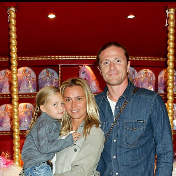 Ensemble, ils ont eu une fille, Zoé, devenue mannequin
 
Archives - Emmanuel Petit, son ex femme Agathe de La Fontaine et leur fille.