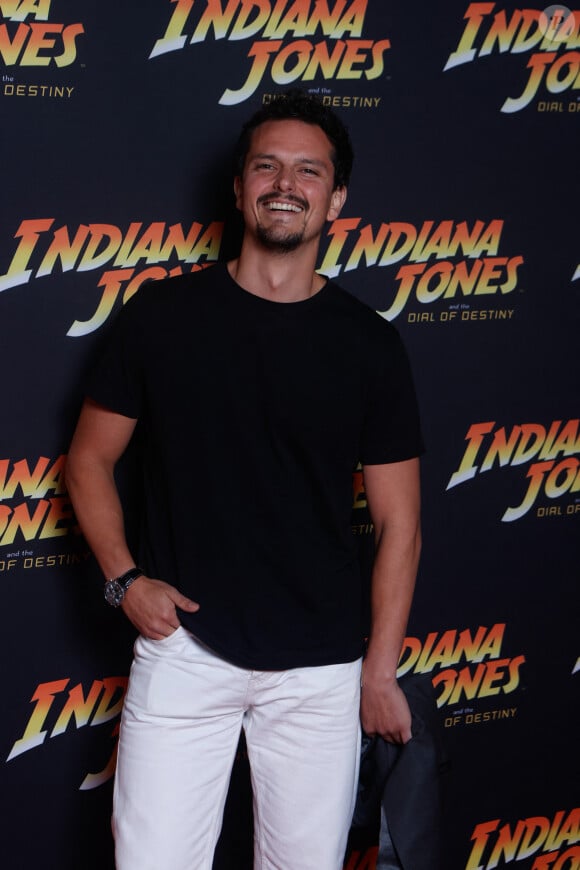 Tout l'été, il s'est affiché en compagnie d'une jolie brune.
Juan Arbelaez - Photocall de la soirée "Indiana Jones et le cadran de la destinée" au Carlton Beach à Cannes, lors du 76ème Festival International du Film de Cannes. Le 18 mai 2023 © Christophe Clovis / Bestimage