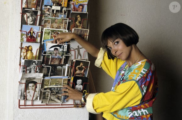 En France, à Paris, Ariane Carletti chez elle en juillet 1988.