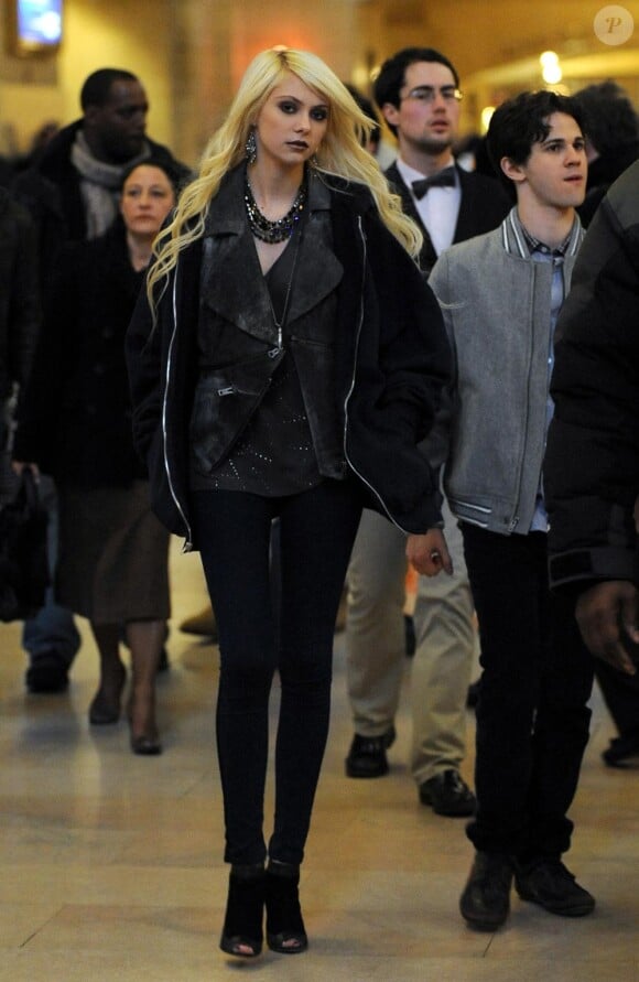 Taylor Momsen sur le tournage de Gossip Girl à New York le 5 mars 2010