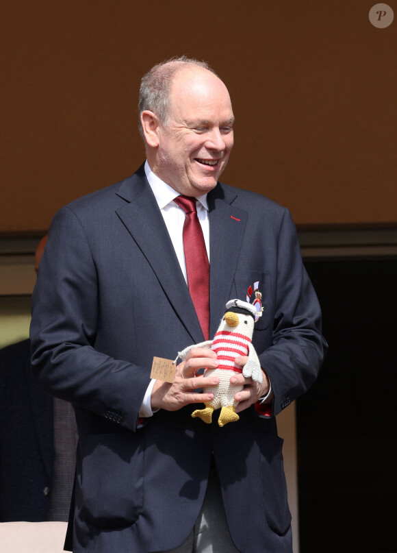 Le prince Albert II de Monaco lors de l' édition 2023 du Tournoi Sainte Dévote de Rugby au Stade Louis II à Monaco le 22 avril 2023. © Jean-Charles Vinaj / Pool Monaco / Bestimage 