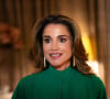 Avec sa robe verte, elle est superbe d'ailleurs ! 
Rania de Jordanie, photos officielles pour son 53ème anniversaire le 31 août 2023. ,