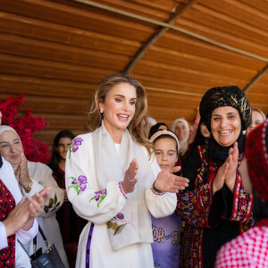 Rania de Jordanie - Visite à Hawar, Irbid en Jordanie 30 août 2023. 