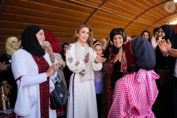Rania de Jordanie - Visite à Hawar, Irbid en Jordanie 30 août 2023. 