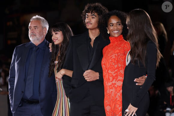 Luc Besson, Virginie Besson-Silla avec leurs enfants Thalia Besson, Mao Besson et Sateen Besson lors du 80ème festival international du film de Venise, La Mostra le 31 août 2023.