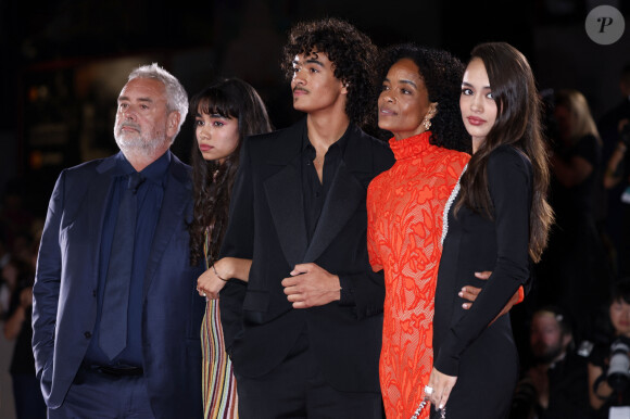 Luc Besson avec Virginie Besson-Silla et leurs enfants Thalia Besson, Mao Besson et Sateen Besson lors du 80ème festival international du film de Venise, La Mostra le 31 août 2023.
