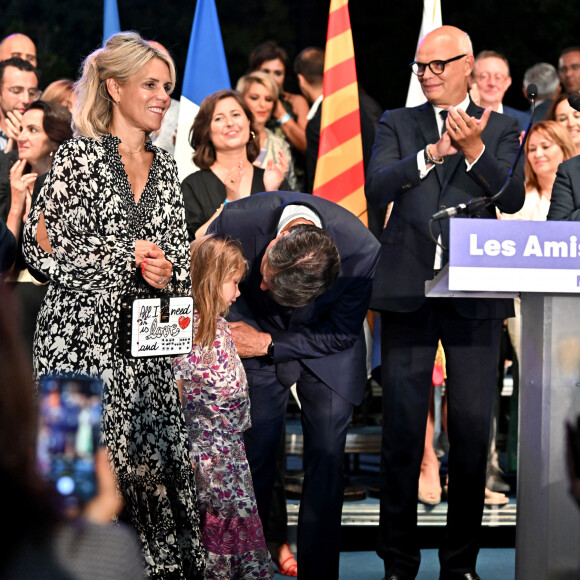 Christian Estrosi, le maire de Nice, avec sa femme, Laura Tenoudji Estrosi et son invité d'honneur Edouard Philippe, a orchestré "Lou Festin Nissart", un diner amical et convivial autour du maire, au jardin Albert 1er sur la Coulée Verte à Nice le 1 septembre 2023. Ici, Bianca, la fille de Christian et Laura, est venue sur scène à la fin des discours. Plus de 6000 personnes étaient réunies en plein coeur de Nice, à l'initiative de l'association des Amis du Maire pour soutenir Christian Estrosi qui a fait son discours politique de rentrée abordant autant les sujets de politique nationale que locale. L'ancien premier ministre, maire du Havre et fondateur du mouvement Horizon, était aux côtés du maire de la capitale azuréenne mais aussi du vice-président de son parti Horizons. Edouard Philippe a commencé son discours en citant Matisse pour faire l'éloge de la Ville, et de souligner que "La France a des choses à apprendre de Nice" © Bruno Bebert/Bestimage