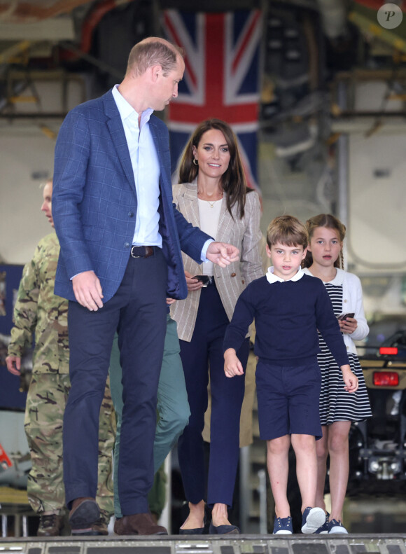 Le prince William, prince de Galles, et Catherine (Kate) Middleton, princesse de Galles, avec leurs enfants le prince George de Galles, et la princesse Charlotte de Galles, lors d'une visite au Royal International Air Tattoo (RIAT) à RAF Fairford, le 14 juillet 2023. ©Bestimage