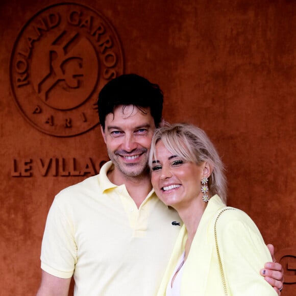 Rose et Jules entrent au CM2, tandis que Léonard et Joséphine sont déjà en classe de première.
Elodie Gossuin et son mari Bertrand Lacherie au village lors des Internationaux de France de Tennis de Roland Garros 2022 à Paris, France, le 5 juin 2022. © Dominique Jacovides/Bestimage 