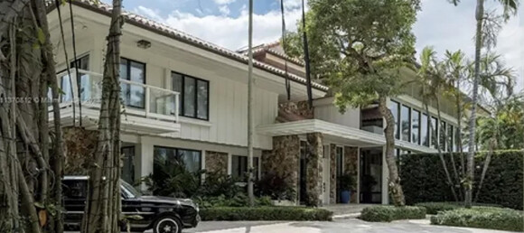 Leur villa achetée seulement en 2021 pour la modique somme de 11 millions d'euros s'est enfin vendue alors qu'ils l'avaient remise sur le marché l'année dernière.
Joe Jonas et Sophie Turner ont finalement vendu leur propriété de Miami, mise en vente en 2022, pour 15 millions de dollars.