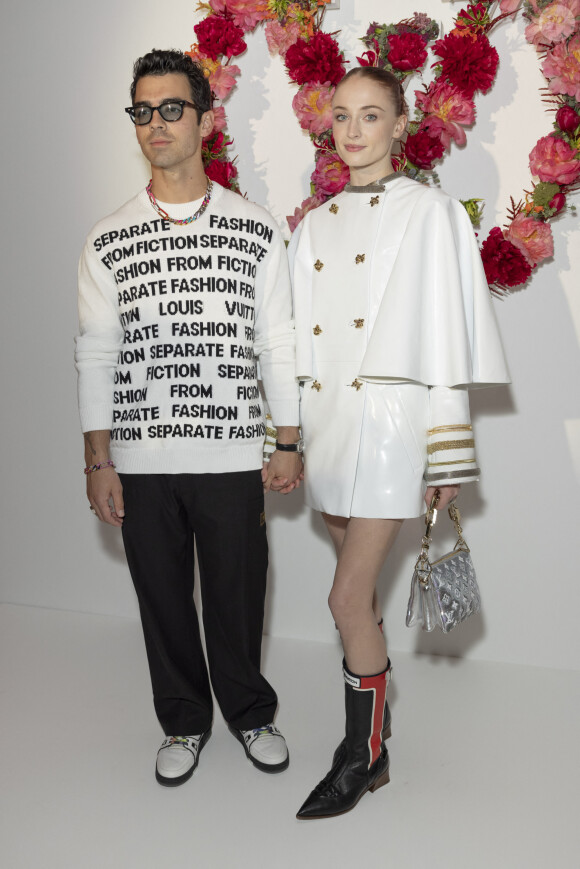 Joe Jonas et Sophie Turner au photocall du dîner de lancement des Parfums Louis Vuitton, Stellar Times, Cosmetic Cloud, Dancing Blossom, Rhapsody et Symphony, à la fondation Louis Vuitton à Paris, France, le 5 juillet 2021.