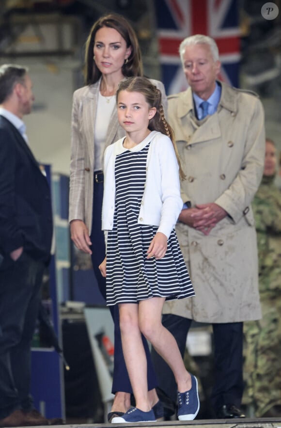 Le prince William, prince de Galles, et Catherine (Kate) Middleton, princesse de Galles, avec leurs enfants le prince George de Galles, et la princesse Charlotte de Galles, lors d'une visite au Royal International Air Tattoo (RIAT) à RAF Fairford, le 14 juillet 2023. 