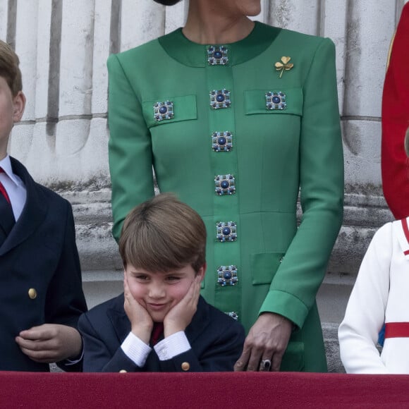 Le prince George, le prince Louis, la princesse Charlotte de Galles - La famille royale d'Angleterre sur le balcon du palais de Buckingham lors du défilé "Trooping the Colour" à Londres. Le 17 juin 2023