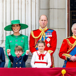 La princesse Anne, le prince George, le prince Louis, la princesse Charlotte, Kate Catherine Middleton, princesse de Galles, le prince William de Galles, le roi Charles III, la reine consort Camilla Parker Bowles - La famille royale d'Angleterre sur le balcon du palais de Buckingham lors du défilé "Trooping the Colour" à Londres. Le 17 juin 2023