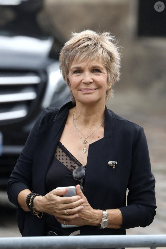 Véronique Jannot - Sorties - Obsèques de Jean-Paul Belmondo en l'église Saint-Germain-des-Prés, à Paris le 10 septembre 2021. © Dominique Jacovides / Bestimage 