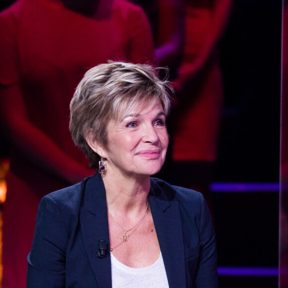 Exclusif - Véronique Jannot - Enregistrement de l'émission "La boîte à Secrets 5" à Paris, qui sera diffusée le 6 novembre sur France 3. Le 21 septembre 2020 Au cours de la soirée, chaque invité aura une boîte disposée devant lui, de laquelle il extraira un objet revêtant une valeur particulière à ses yeux. Après en avoir livré la signification en plateau, la personnalité verra alors apparaître une surprise dans la boîte géante de l'émission, avec l'intervention de proches. Une émission qui véhicule de belles valeurs, et qui contiendra son lot de larmes et de révélations dans une atmosphère bienveillante. © Tiziano Da Silva / Bestimage 