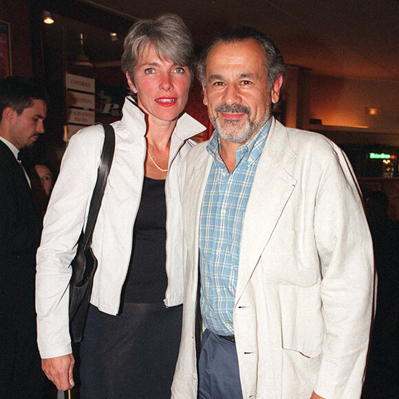 Son ex-compagne est une ancien actrice, qui se consacre désormais à de la traduction littéraire.
Francis Perrin et Caroline Berg, générale de la pièce "Fernando Krapp m'a écrit cette lettre" en septembre 2000. © Bestimage / Coadic Guirec