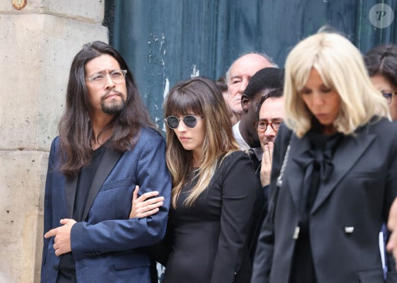 Lucien Gainsbourg (Lulu) et sa compagne, Brigitte Macron - Obsèques de Jane Birkin en l'église Saint-Roch à Paris. Le 24 juillet 2023 © Jacovides-KD Niko / Bestimage
