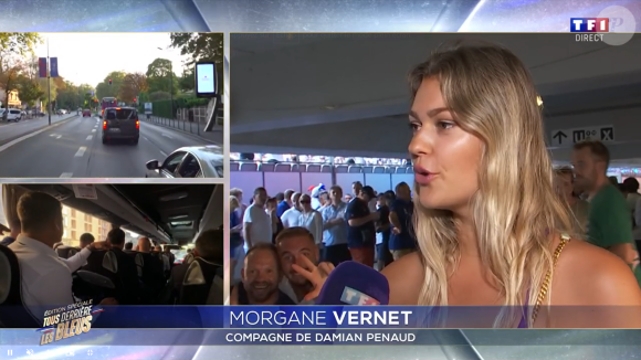 Dans une robe décolletée, la jolie blonde vient de s'entretenir avec nos confrères de TF1.
Morgane Vernet, la compagne de Damian Penaud, sur TF1.