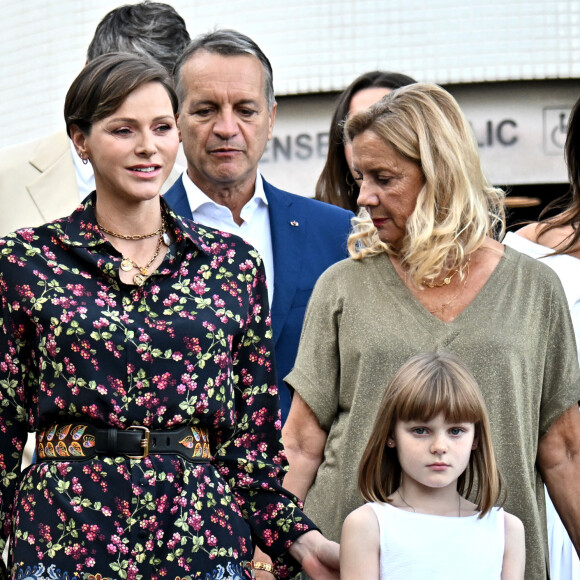 No Tabloïds - Le prince Albert II de Monaco, sa femme la princesse Charlene et leurs enfants, le prince héréditaire Jacques et la princesse Gabriella, accompagnés de Charlotte Casiraghi, de son fils Raphaël Elmaleh, de Dimittri Rassam, son mari et de leur fils Balthazar, entourés des membres du Conseil Municipal ont participé au traditionnel pique-nique des Monégasques " U Cavagnëtu " au parc Princesse Antoinette, à Monaco, le 9 septembre 2023. © Bruno Bebert / Bestimage 