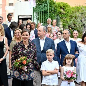 Le prince Albert II de Monaco, sa femme la princesse Charlene et leurs enfants, le prince héréditaire Jacques et la princesse Gabriella, accompagnés de Charlotte Casiraghi, de son fils Raphaël Elmaleh, de Dimittri Rassam, son mari et de leur fils Balthazar, entourés des membres du Conseil Municipal ont participé au traditionnel pique-nique des Monégasques " U Cavagnëtu " au parc Princesse Antoinette, à Monaco, le 9 septembre 2023. © Bruno Bebert / Bestimage 