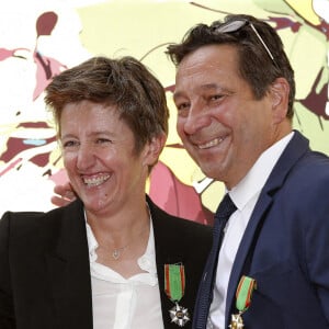 Laurent Gerra reçoit les insignes de Chevalier dans l'ordre du Mérite Agricole des mains de Monsieur Georges Blanc, chef triplement étoilé, au Restaurant Léon de Lyon à Lyon, France, le 3 septembre 2023. © Pascal Fayolle/Bestimage