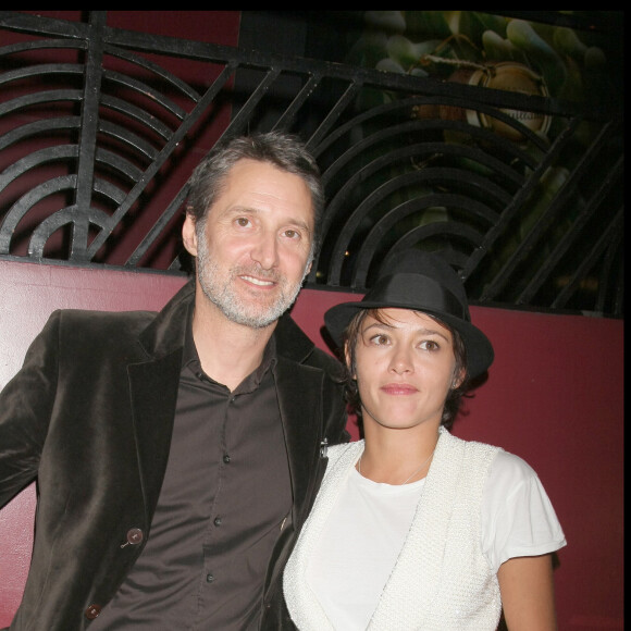 Antoine de Caunes et Emma de Caunes - Soirée à L'Olympia pour fêter la première du film "Coluche, l'histoire d'un mec".