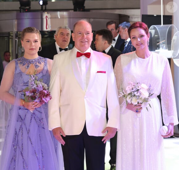 Camille Gottlieb, le prince Albert II de Monaco et la princesse Charlène de Monaco lors du 74ème Gala de la Croix-Rouge Monégasque, qui se tient dans la mythique Salle des Etoiles du Sporting Monte-Carlo à Monaco. Cette année l'ambassadeur du gala n'est autre que la rock star internationale Robbie Wiliams. En cette occasion Robbie Williams s'est produit en concert exclusif à la Salle des Etoiles. Monaco, le 29 juillet 2023. © Claudia Albuquerque/Bestimage