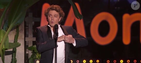 Alex Vizorek fait le show pour le Montreux Comedy (Capture Youtube)