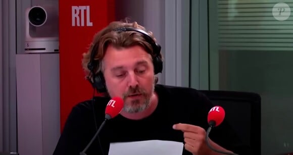 De plus, Alex Vizorek n'est pas un coeur à prendre ! Sa moitié est plus âgée que lui et elle ne vit pas à ses côtés à Paris.